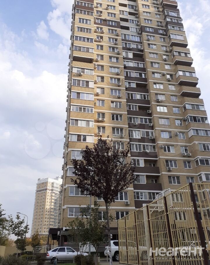 Продается 1-комнатная квартира, 42 м²