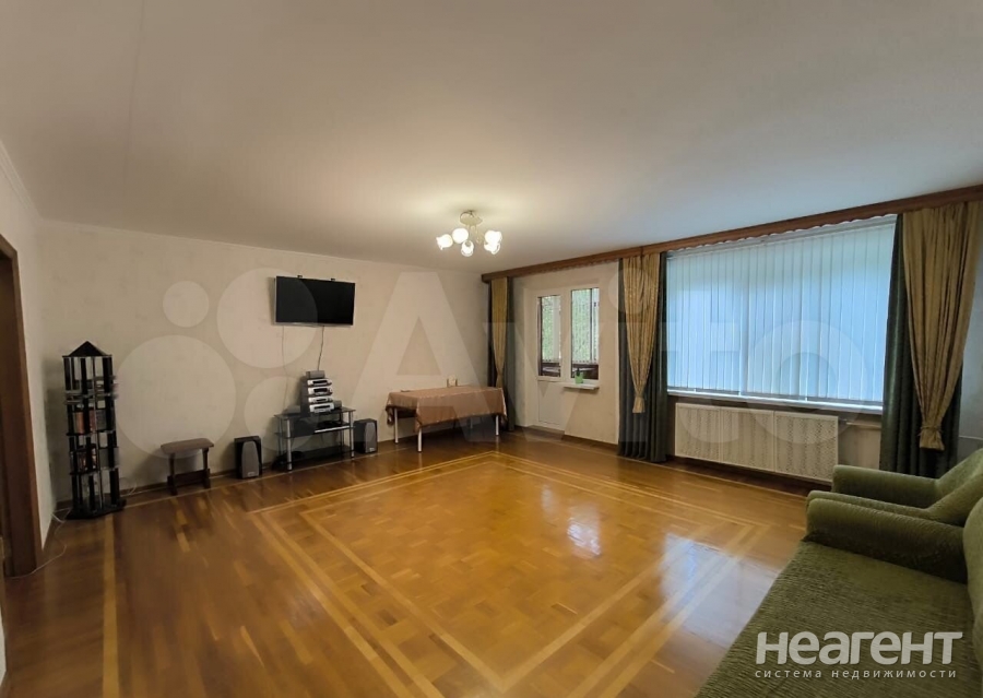 Продается 3-х комнатная квартира, 101 м²