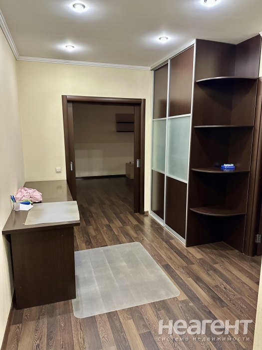 Сдается 2-х комнатная квартира, 75 м²