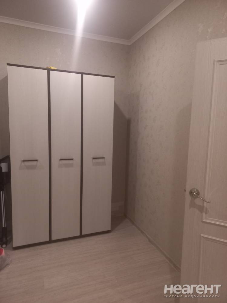 Сдается 1-комнатная квартира, 54 м²