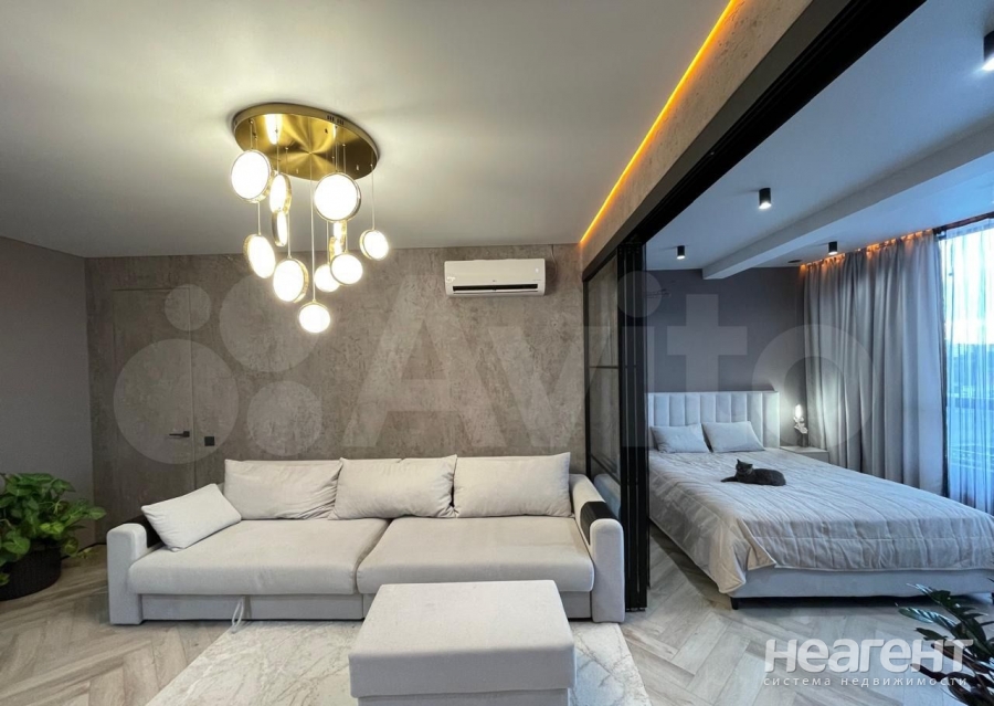 Продается 1-комнатная квартира, 65 м²