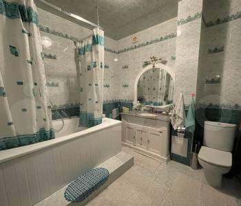 Продается Многокомнатная квартира, 98 м²