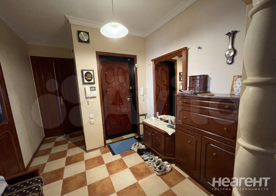 Продается Многокомнатная квартира, 98,8 м²