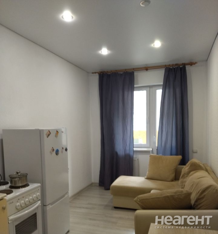 Продается 1-комнатная квартира, 42 м²