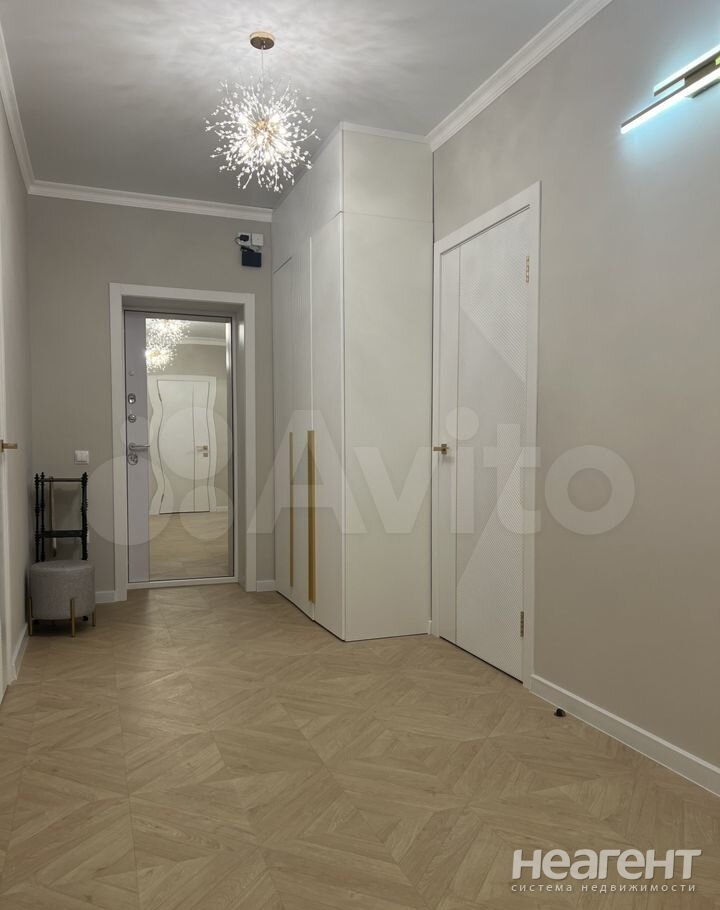 Продается Многокомнатная квартира, 100 м²