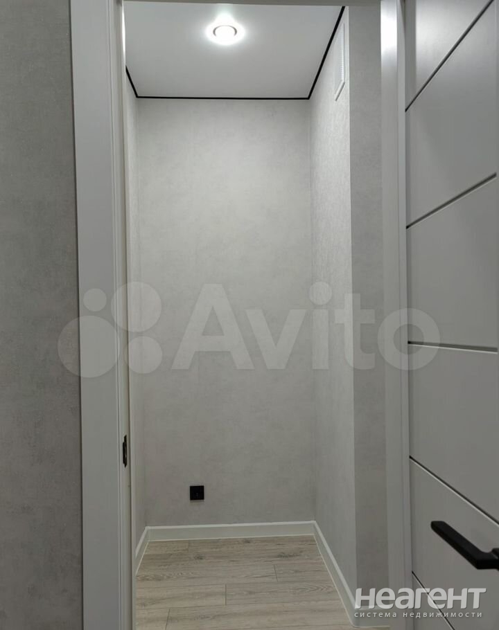 Продается 1-комнатная квартира, 37 м²