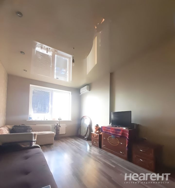 Продается 1-комнатная квартира, 42,5 м²