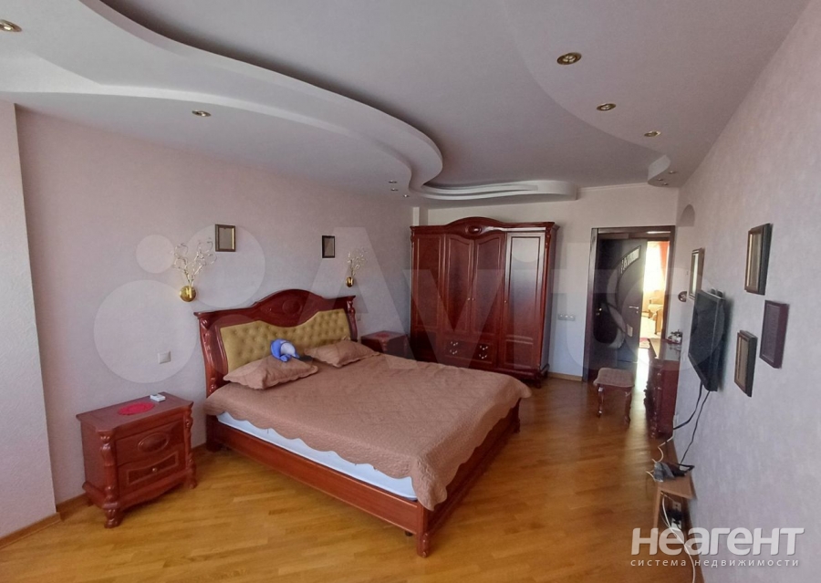 Продается 3-х комнатная квартира, 104,8 м²