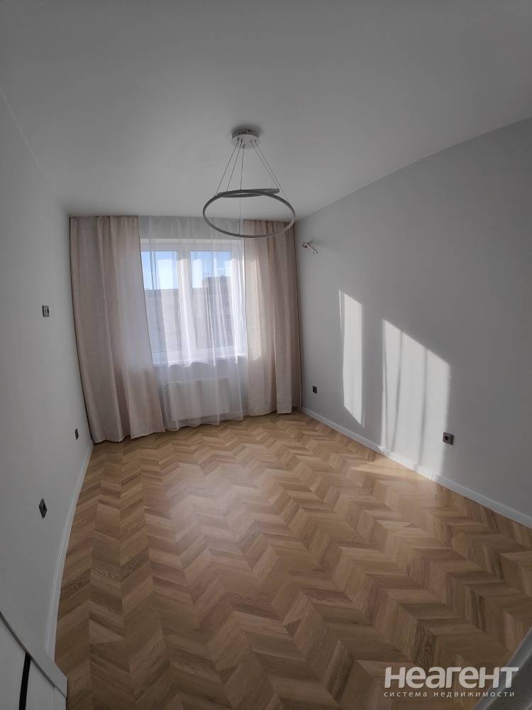 Продается 1-комнатная квартира, 37 м²