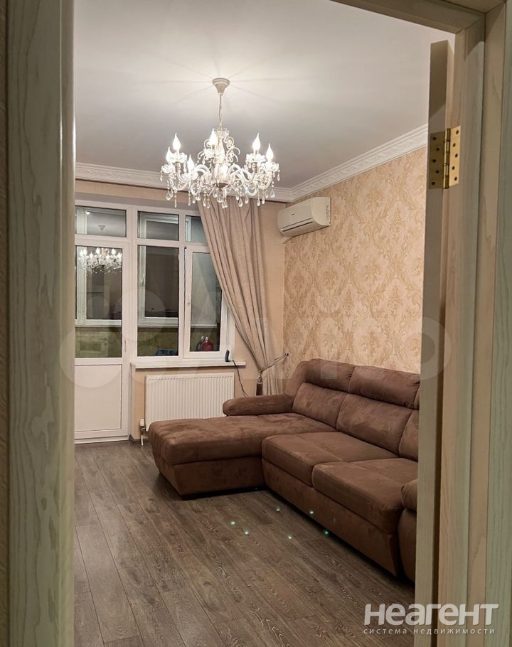 Продается 1-комнатная квартира, 41 м²