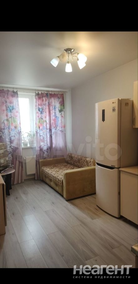 Продается 1-комнатная квартира, 45,6 м²