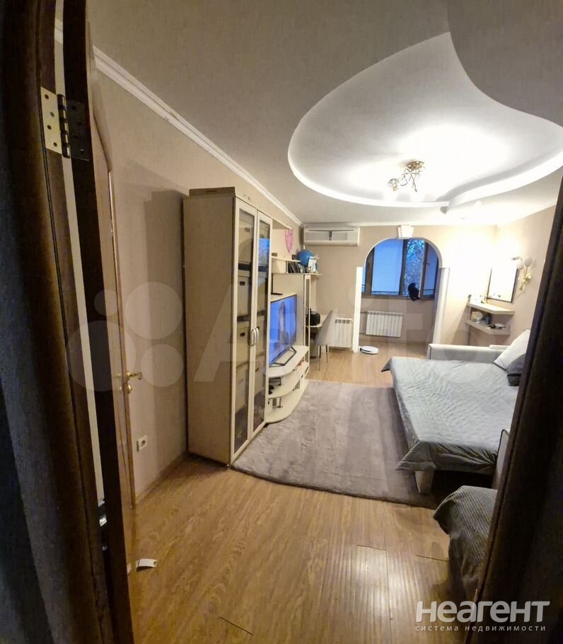 Продается 1-комнатная квартира, 39,7 м²