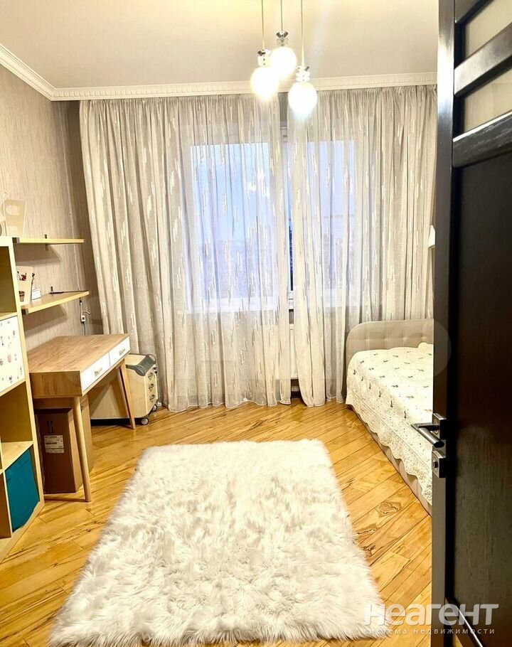 Сдается Многокомнатная квартира, 98 м²