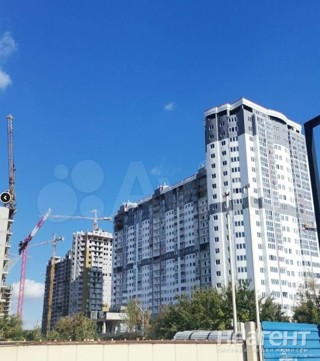 Продается 1-комнатная квартира, 42 м²