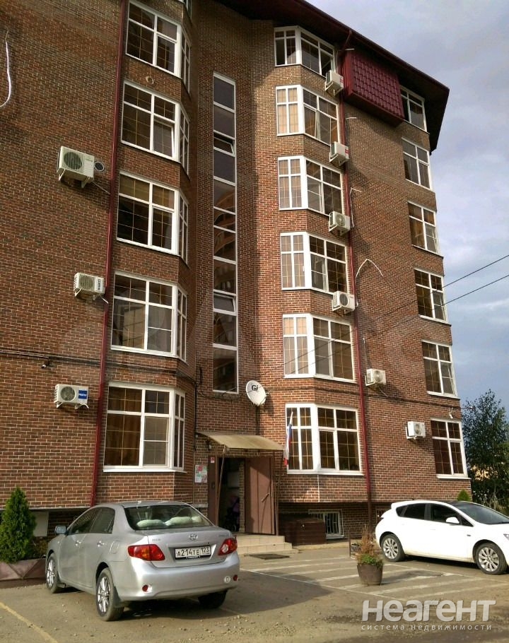 Продается 1-комнатная квартира, 64 м²