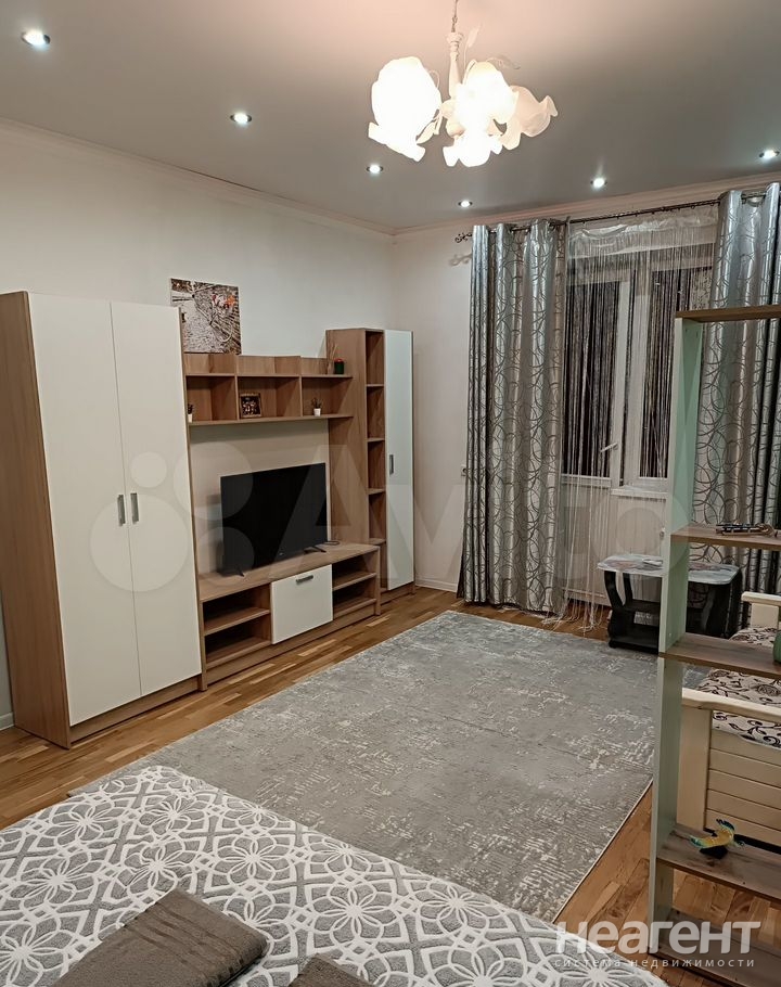 Сдается 1-комнатная квартира, 50 м²