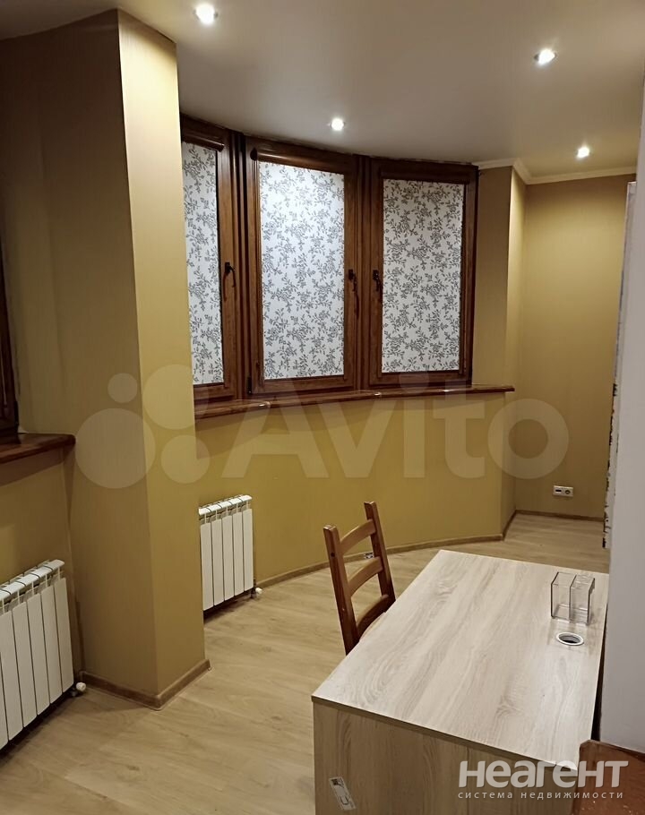 Сдается 1-комнатная квартира, 50 м²