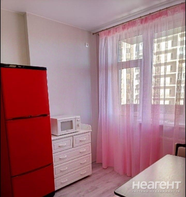 Сдается 1-комнатная квартира, 38 м²