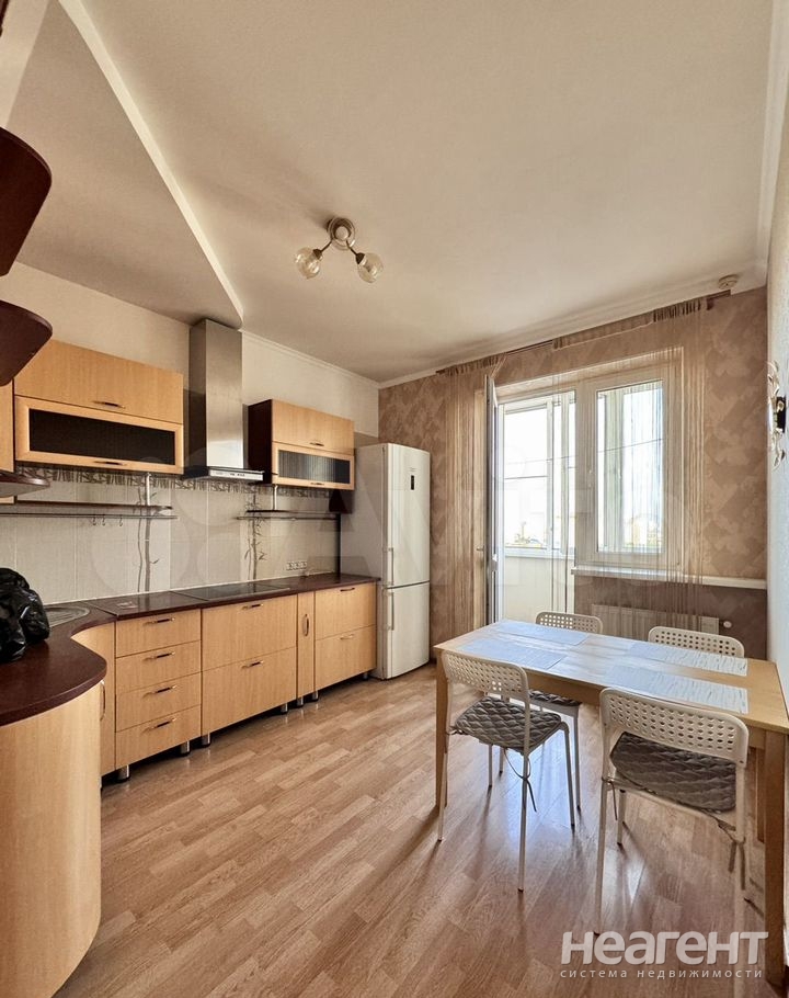 Сдается 1-комнатная квартира, 38 м²