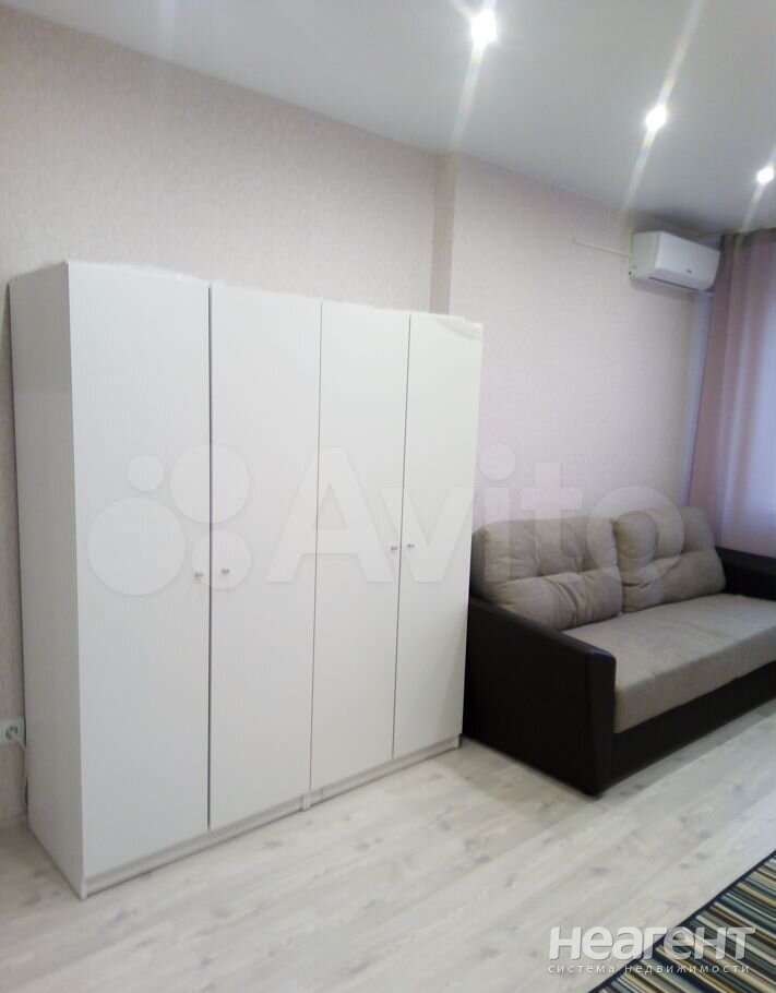 Продается 1-комнатная квартира, 40 м²