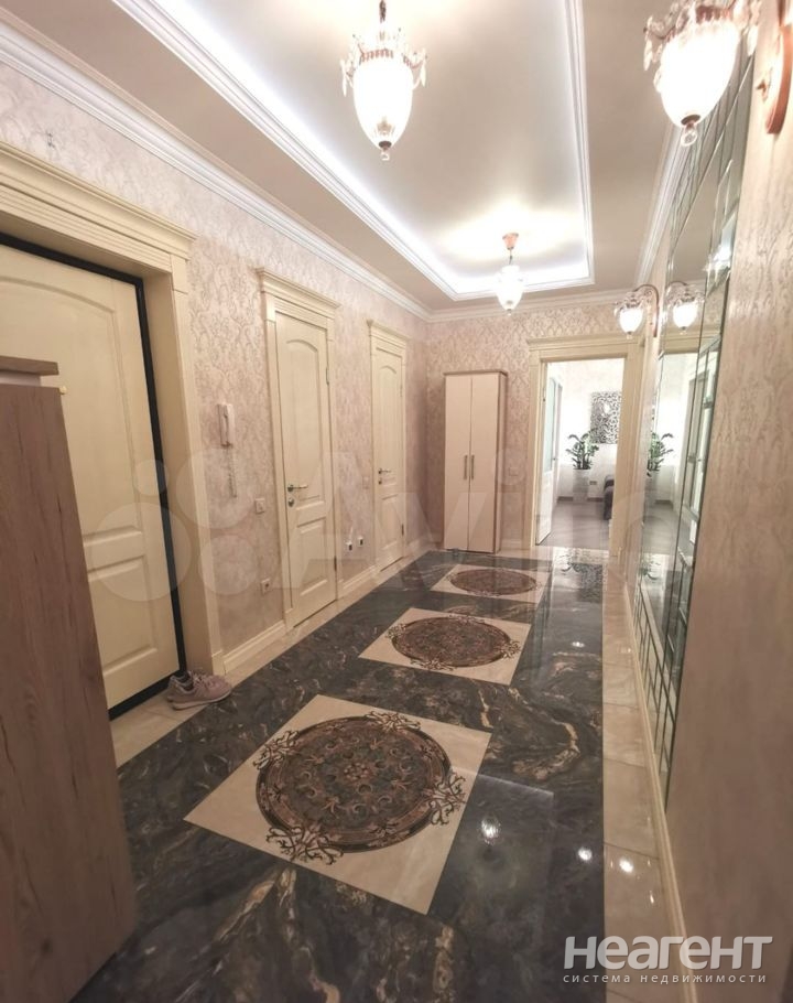 Продается Многокомнатная квартира, 120 м²