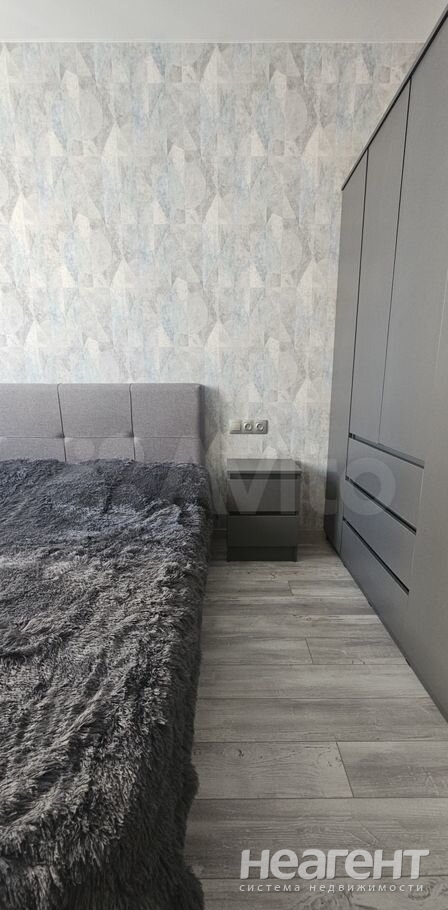 Продается 1-комнатная квартира, 42 м²