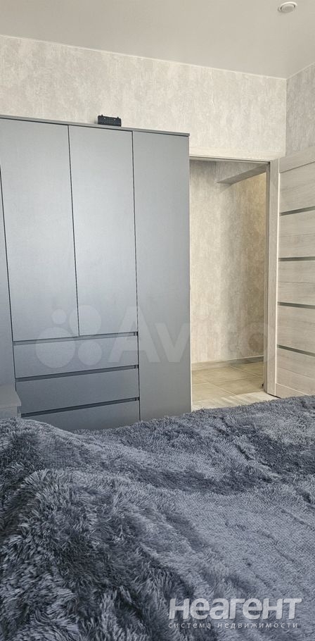 Продается 1-комнатная квартира, 42 м²