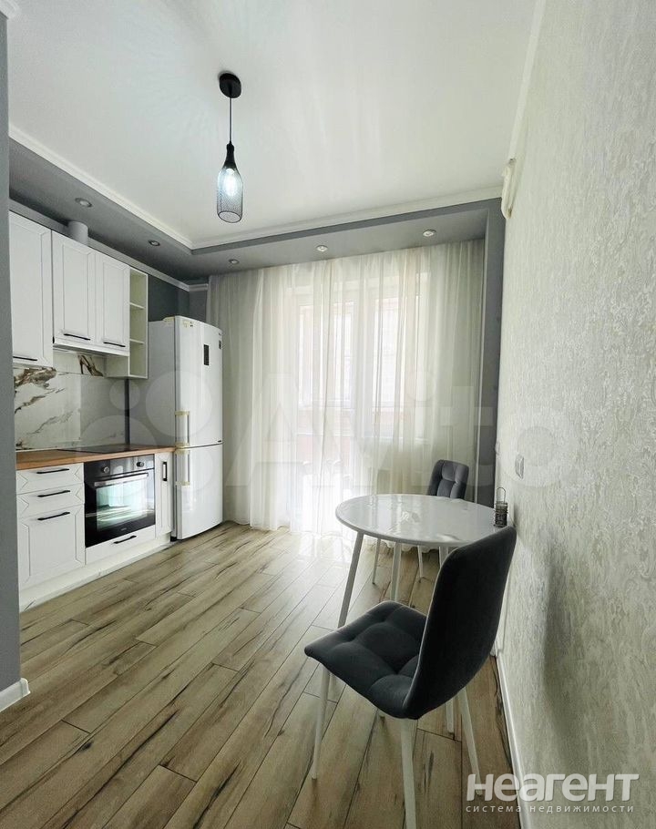 Продается 1-комнатная квартира, 37 м²