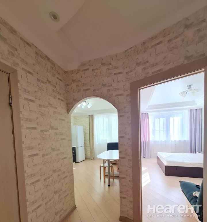 Сдается 1-комнатная квартира, 40 м²