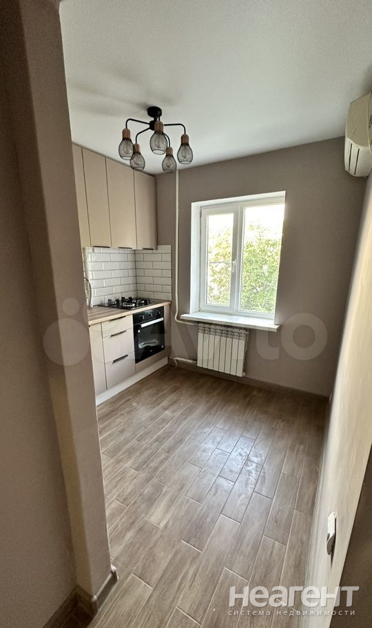 Продается 1-комнатная квартира, 32 м²