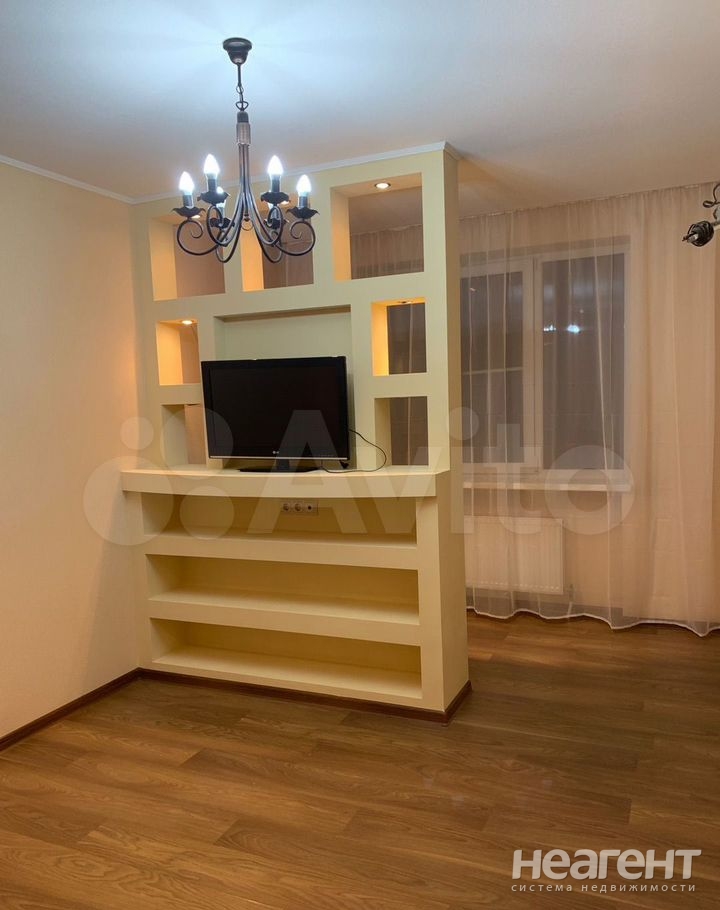 Продается 1-комнатная квартира, 42 м²