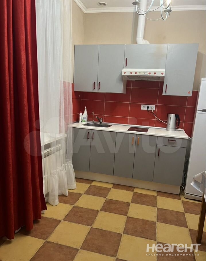 Сдается 1-комнатная квартира, 40 м²