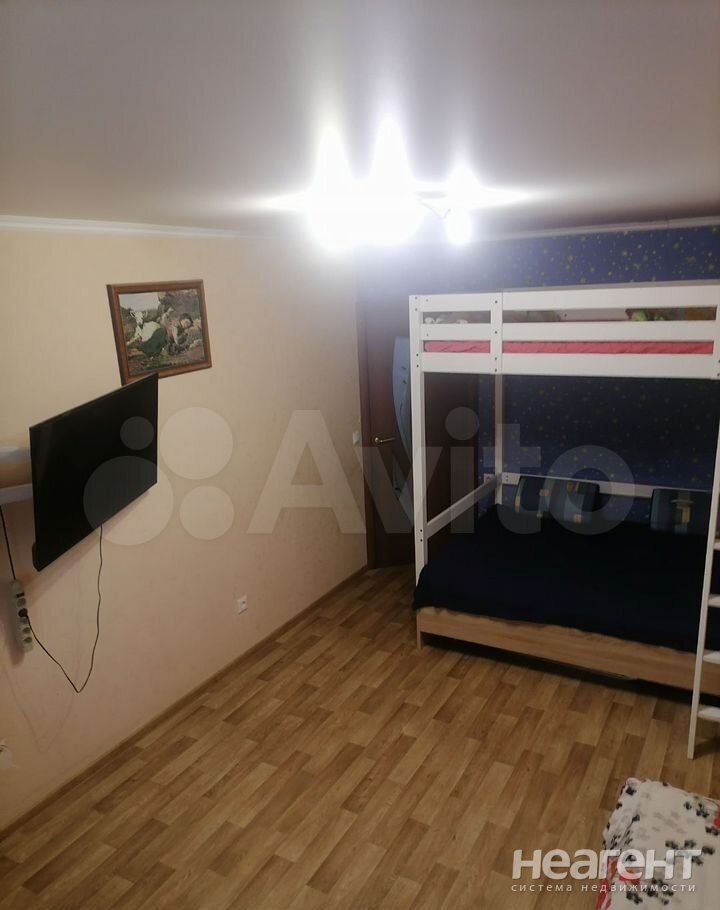 Продается 1-комнатная квартира, 42 м²