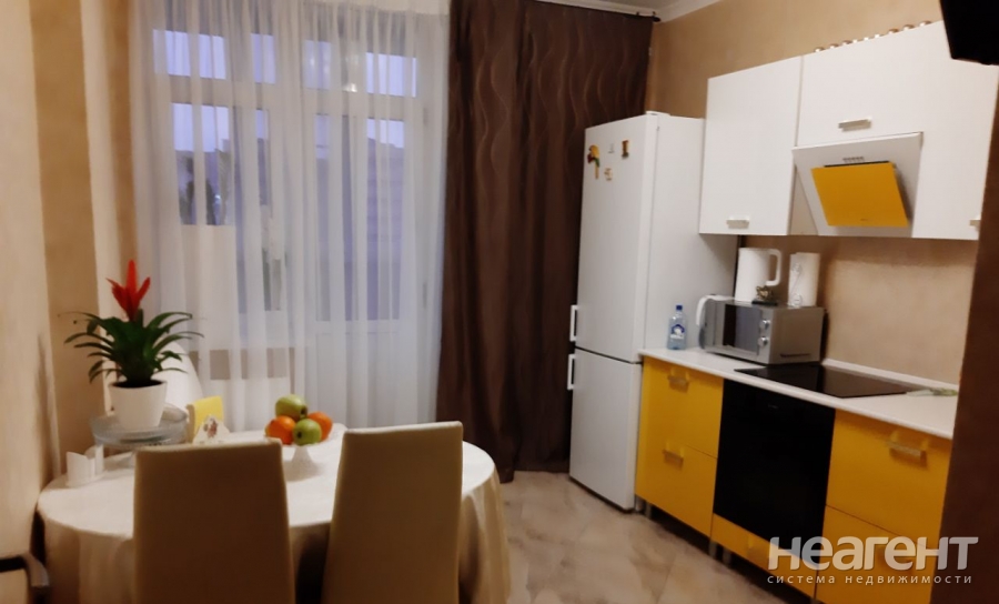 Продается 1-комнатная квартира, 42 м²