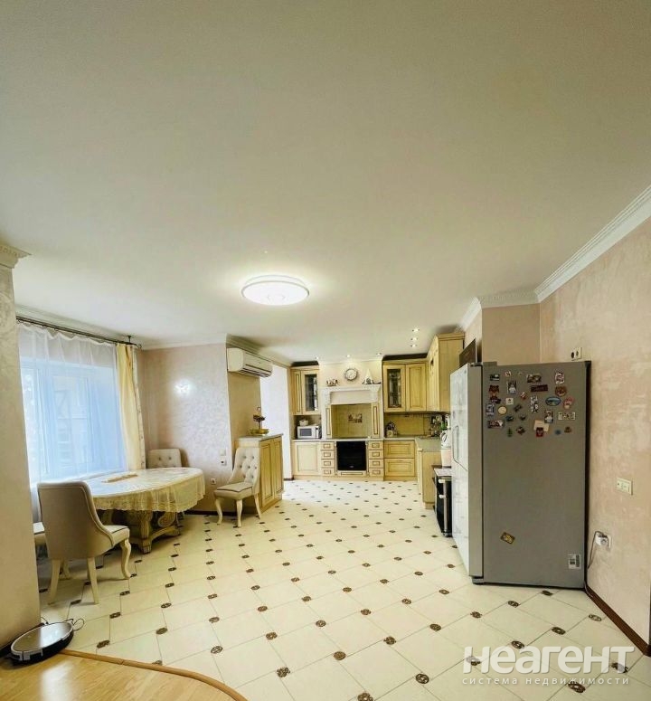 Продается Многокомнатная квартира, 175 м²