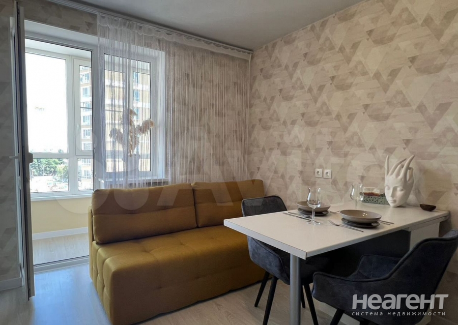 Сдается 1-комнатная квартира, 42 м²