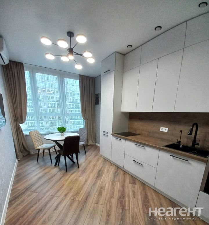 Продается 1-комнатная квартира, 37 м²