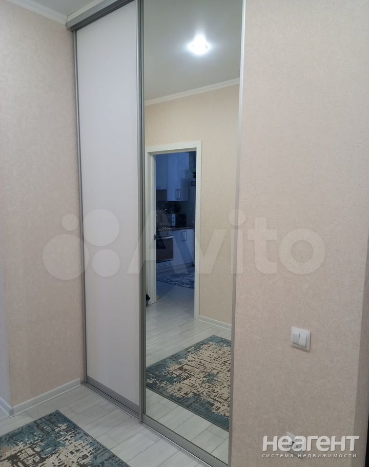 Продается 1-комнатная квартира, 42 м²