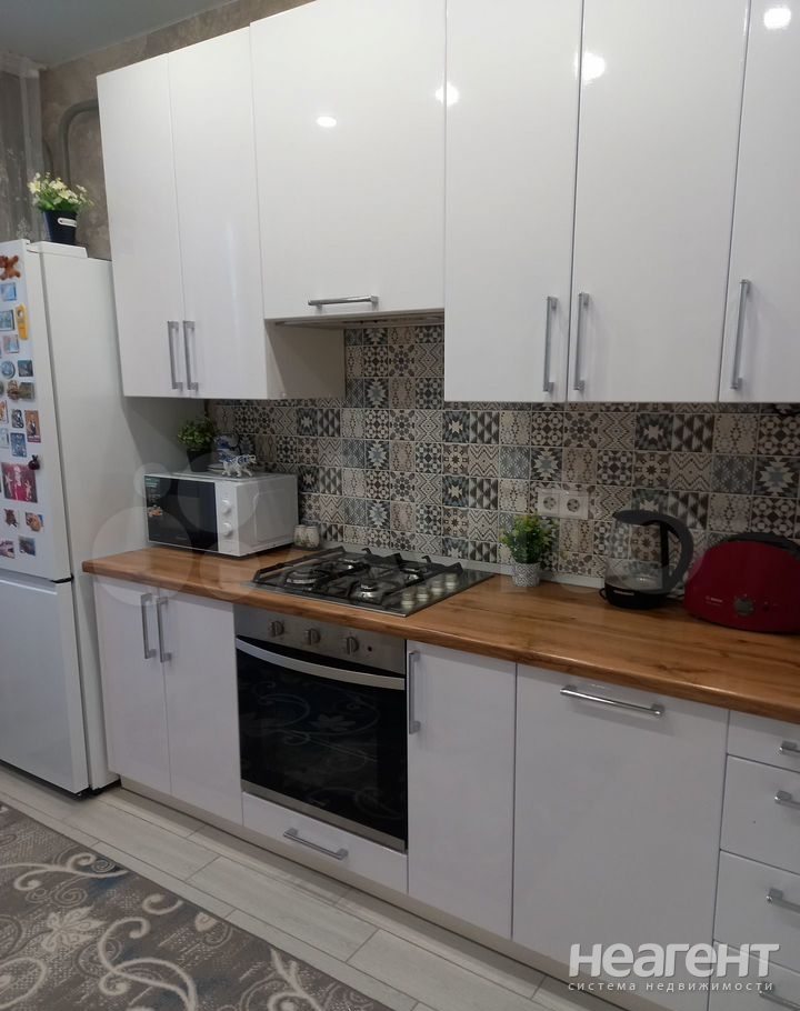 Продается 1-комнатная квартира, 42 м²