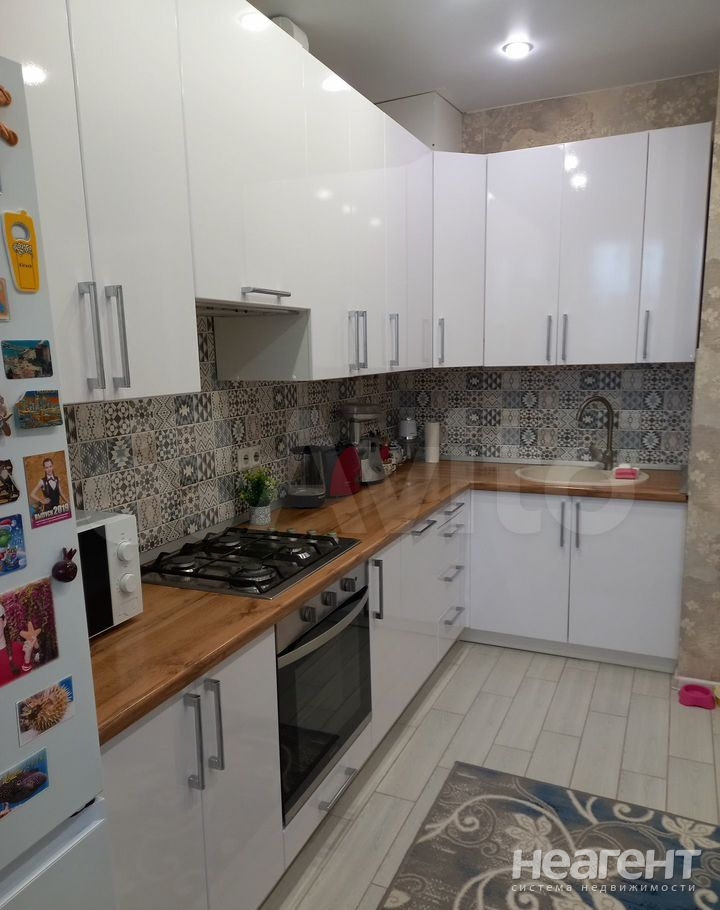 Продается 1-комнатная квартира, 42 м²