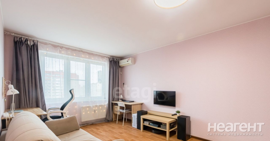 Продается 1-комнатная квартира, 37,6 м²