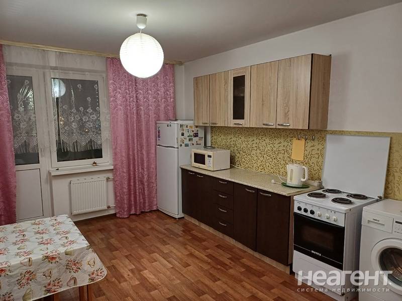 Сдается 2-х комнатная квартира, 64 м²