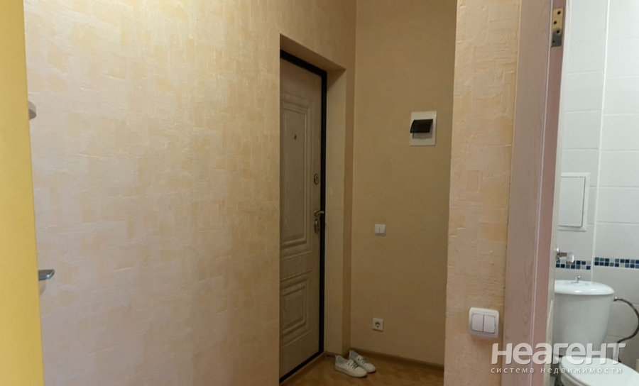 Продается 1-комнатная квартира, 37 м²