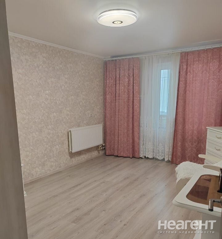 Продается 1-комнатная квартира, 46 м²