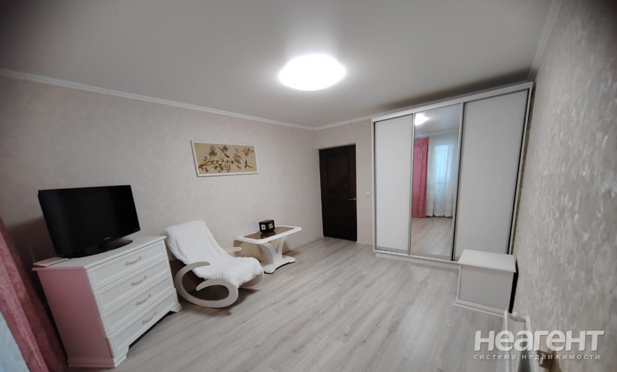 Продается 1-комнатная квартира, 46 м²