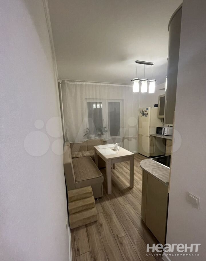 Продается 1-комнатная квартира, 41 м²