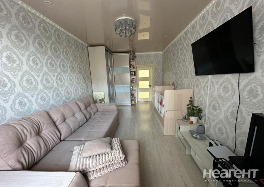 Продается 1-комнатная квартира, 42 м²