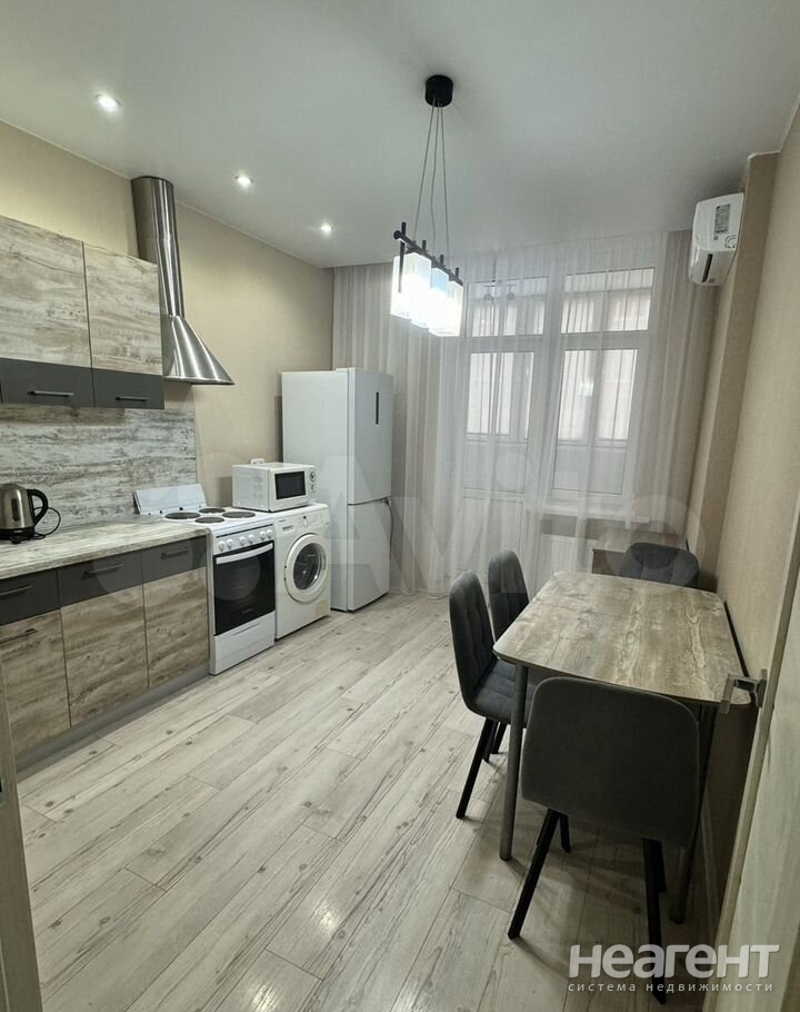 Сдается 1-комнатная квартира, 41 м²