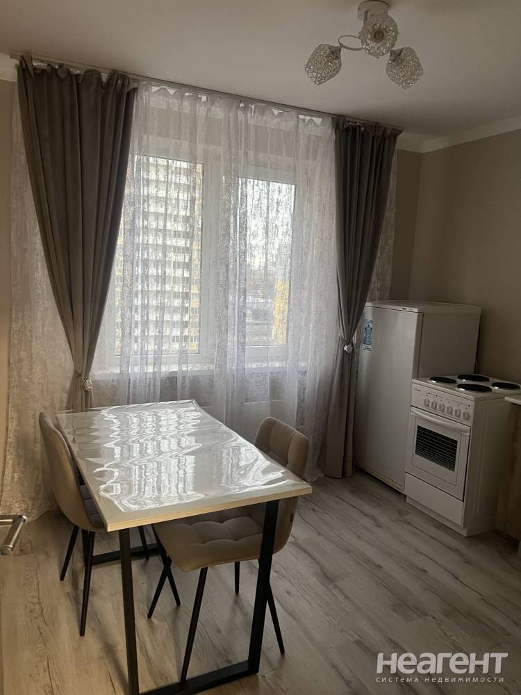 Сдается 1-комнатная квартира, 38 м²