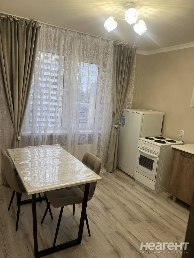 Сдается 1-комнатная квартира, 38 м²